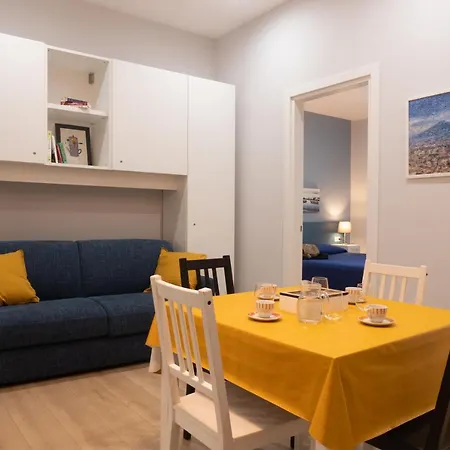 Casa Amato_2_regina Giovanna * Nápoles